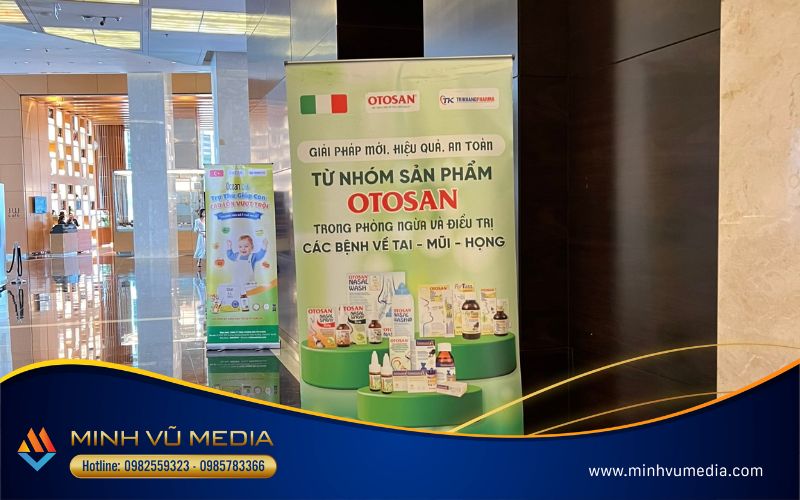 Standee thiết kế chuyên nghiệp, đúng chủ đề